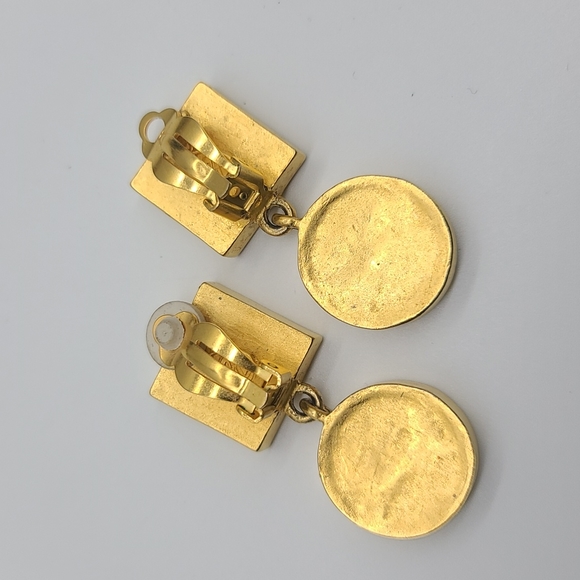 Circa 1980's Karl Lagerfeld Collection Brushed Gold & Black Stone clip earrings! - Picture 5 of 12